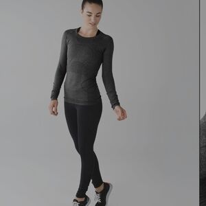 Lululemon Swiftly Tech Long Sleeve Crew Size 6